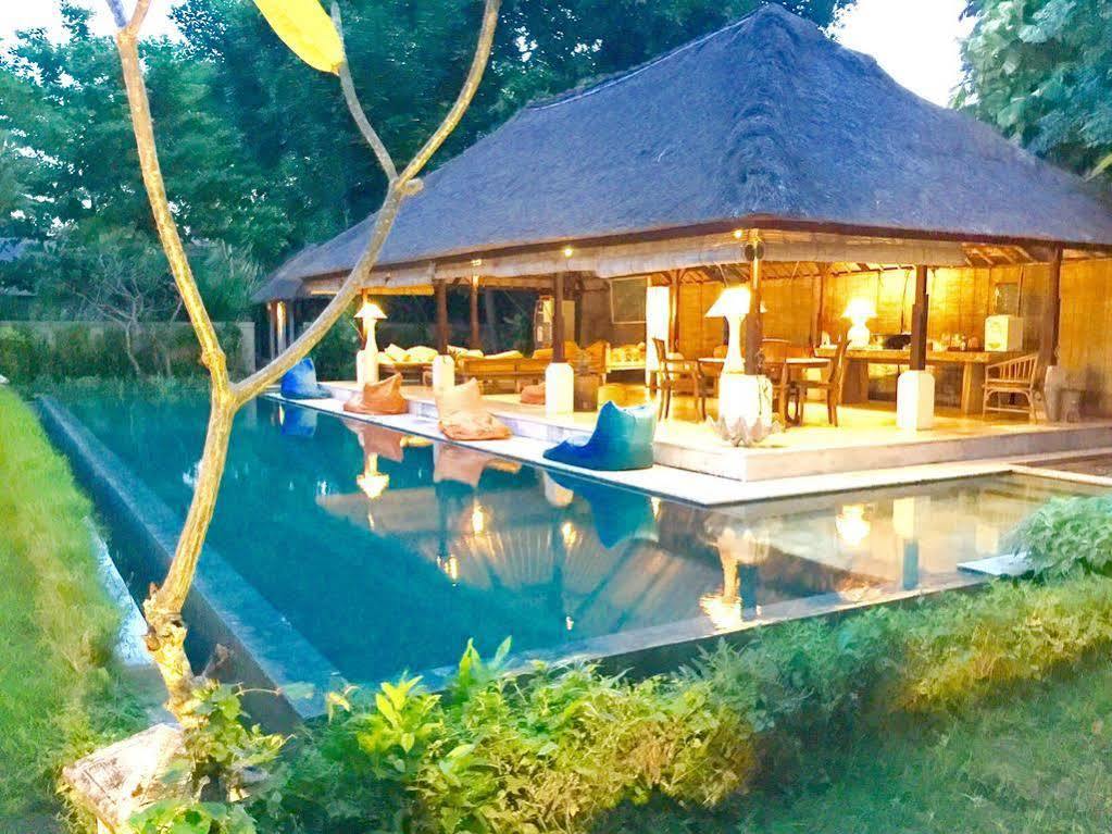 Blind Dog Inn Sanur Extérieur photo